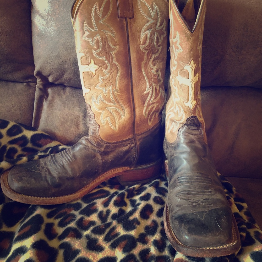 Ladies 7B Tony Lama square toe boots